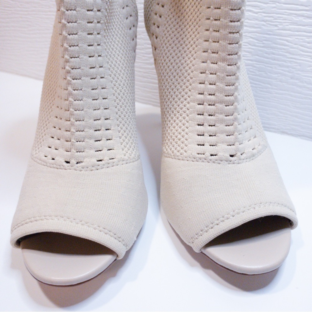 Steve Madden Candid Peep-Toe Knit Ankle Booties in Cream Nude Size 8.5 nwot - Picture 13 of 17